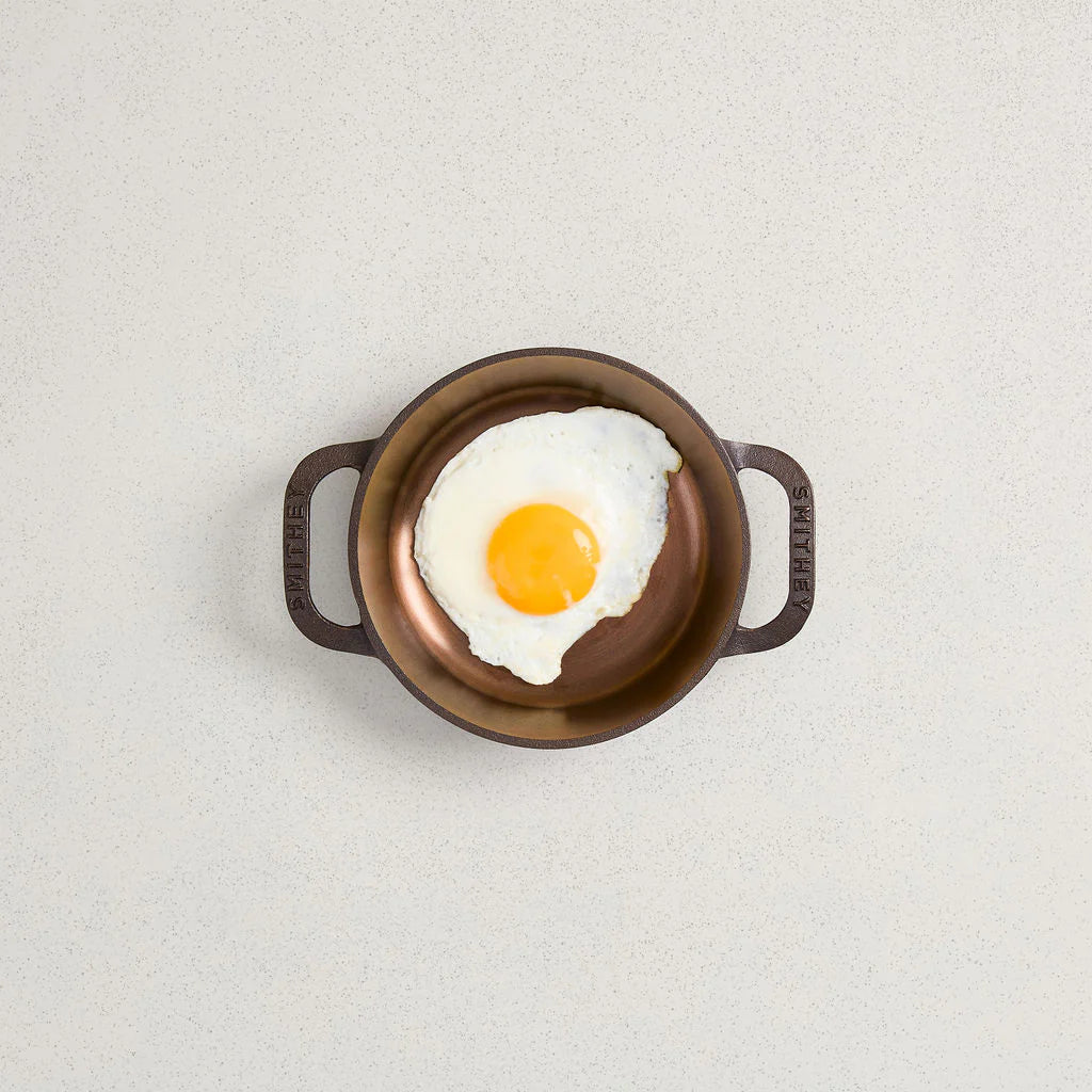 Smithey Mini_Dual_Handled_Skillet_with Egg