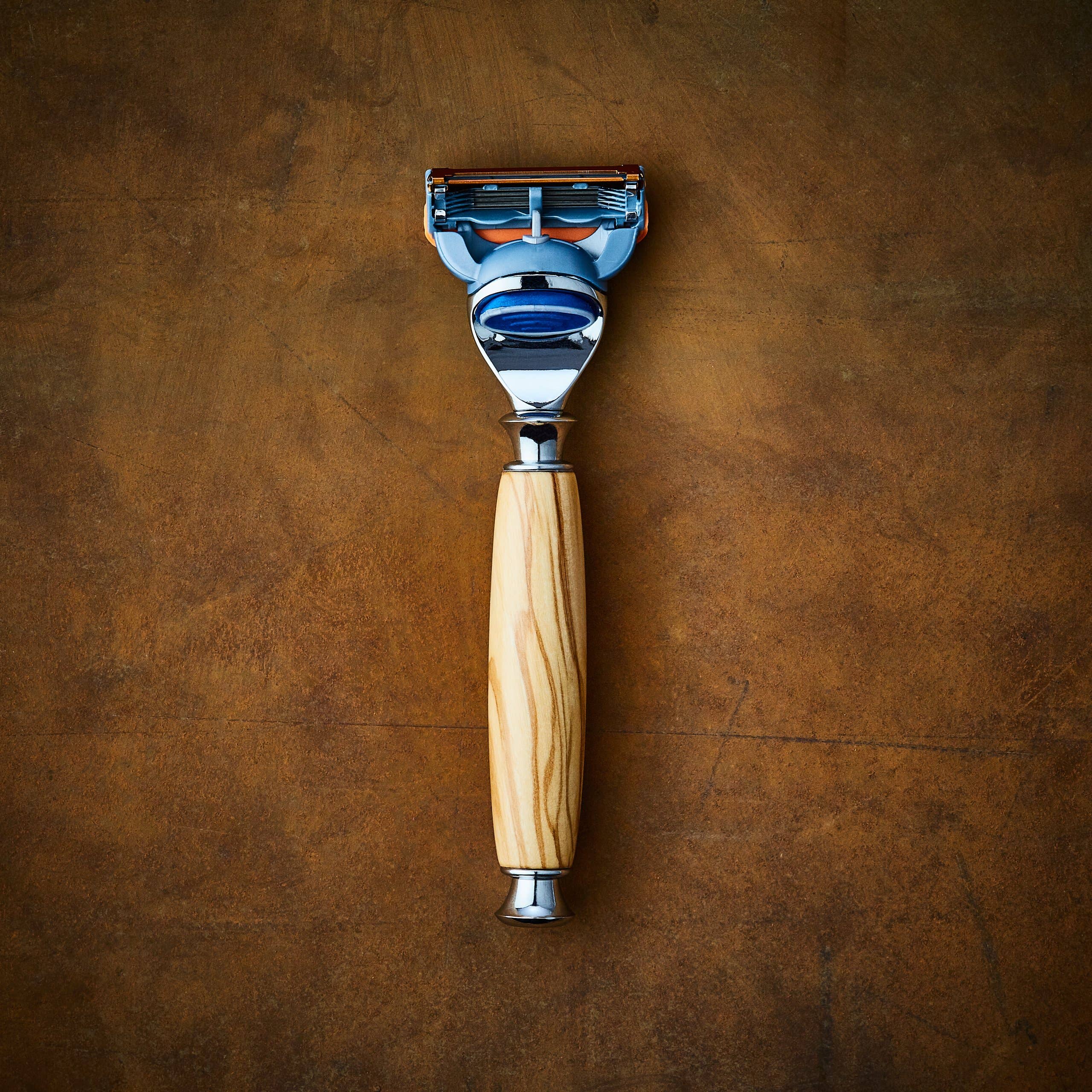 The Atlas Razor (Olivewood)